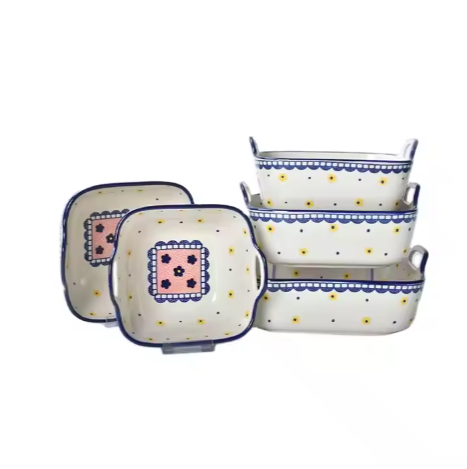 Microwave-oven-safe bread baking trays can be customized with hand-painted pattern