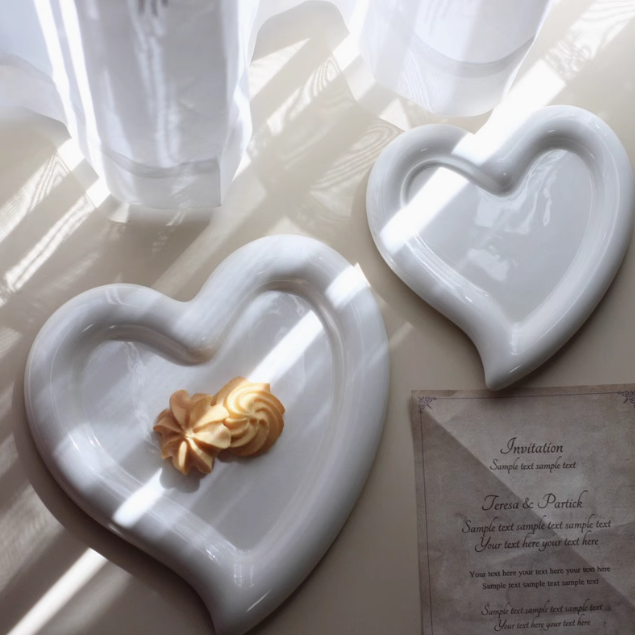 Creative Ceramic Love Plate Wind-inspired White Design High-Value Breakfast Cake Jewelry Plate for Household Use